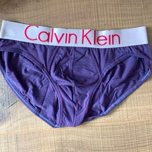 Calvin Klein Steel Hip Briefs